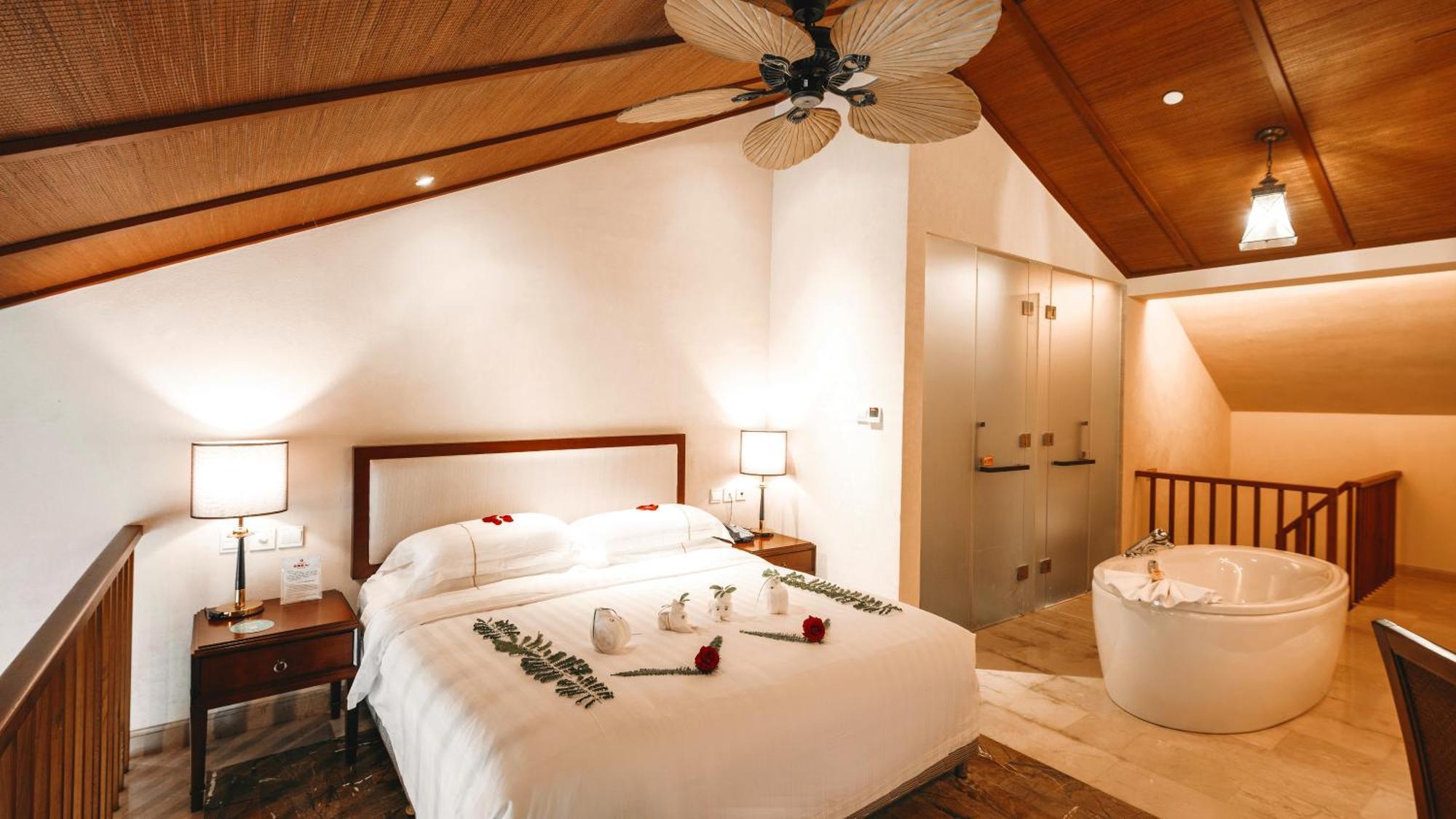 Stony Brook Villa Jianguo Resort Sanya Esterno foto